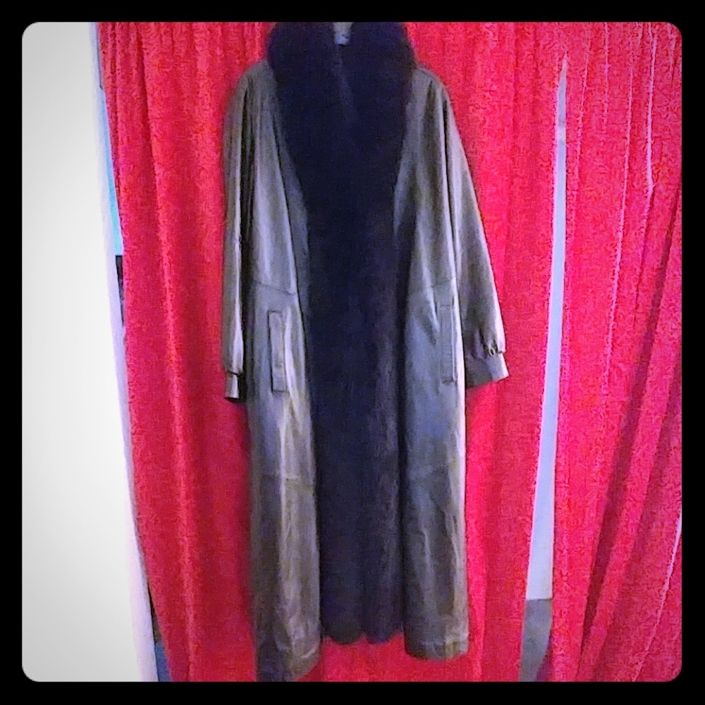 NWOT Size large Artic Fox and leather coat.